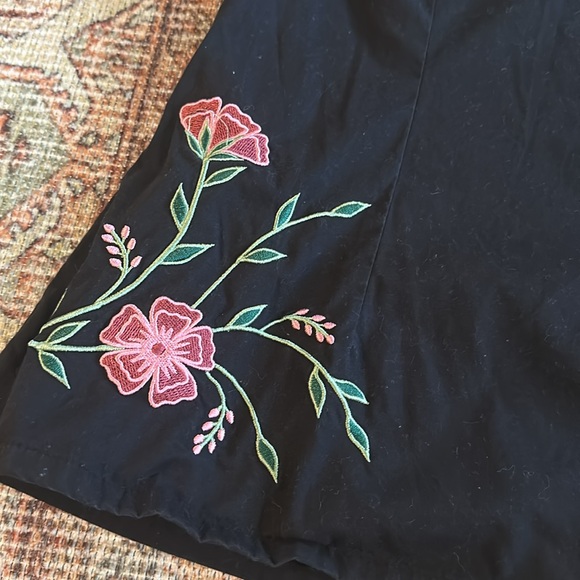 Jaanuu embroidered scrub top - Picture 2 of 3